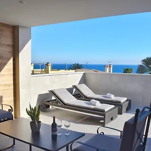 https://impresionante-casa-adosada-con-terraza-en-la-playa.1costadelsol.com